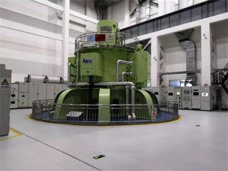 中國(guó)首臺(tái)大型立式脈沖發(fā)電機(jī)組.jpg 中國(guó)首臺(tái)大型立式脈沖發(fā)電機(jī)組.jpg